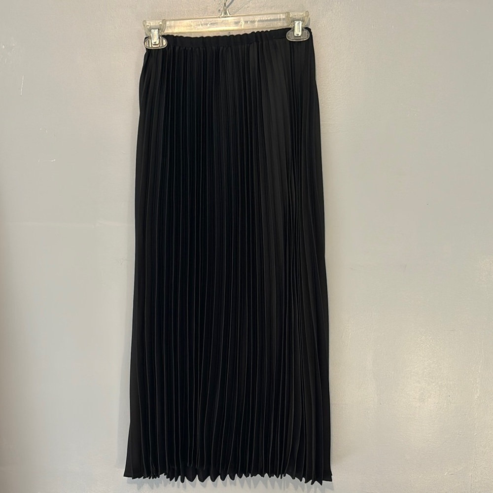 Pleaded Black Maxi Skirt